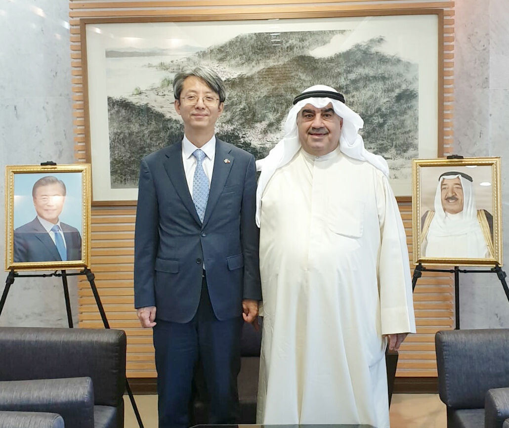 السفير الكوري تسلم دعوة للمشاركة بمعرض الكويت للطيران 2020