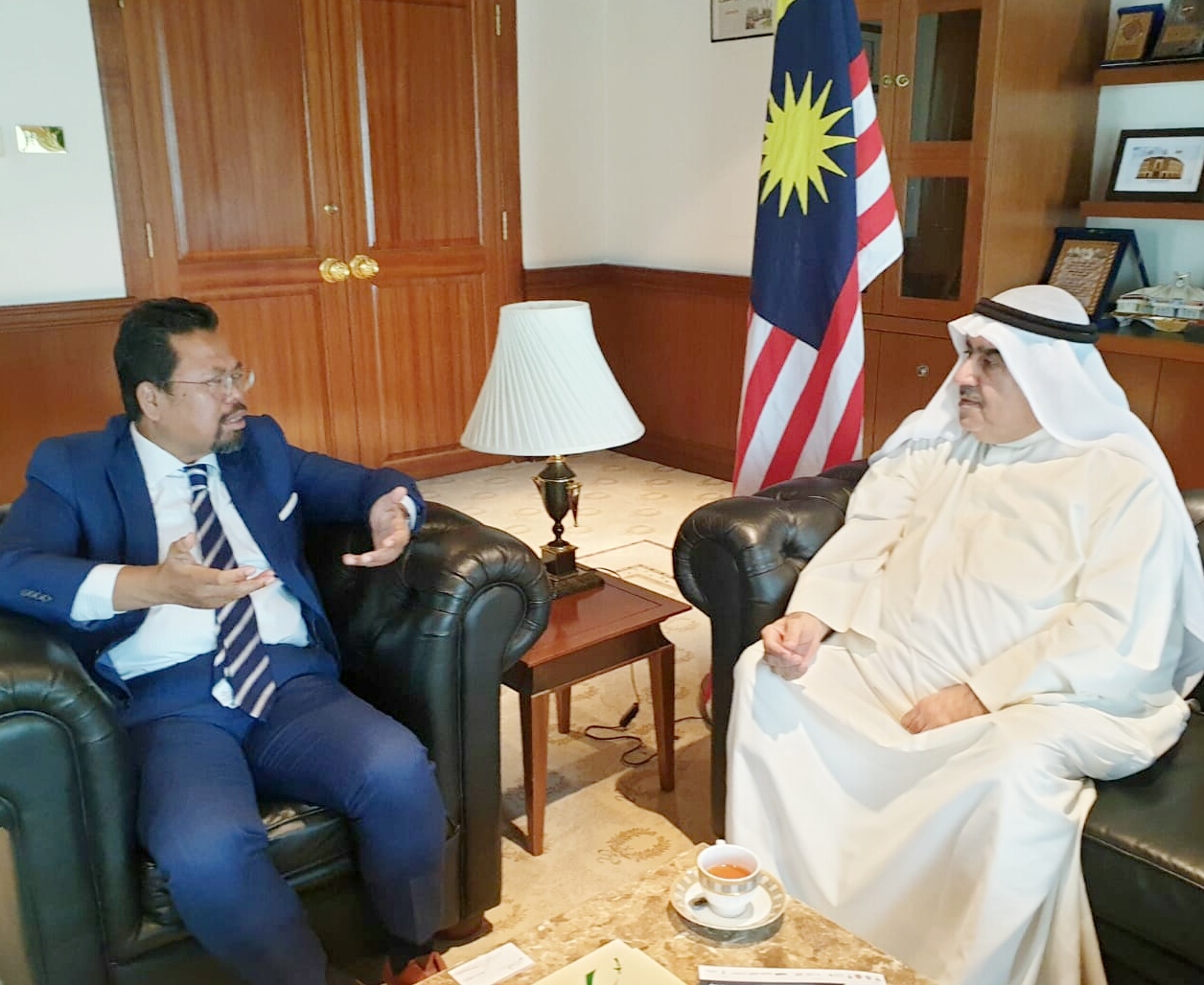 السفير الماليزي تسلم دعوة للمشاركة في معرض الكويت للطيران 2020