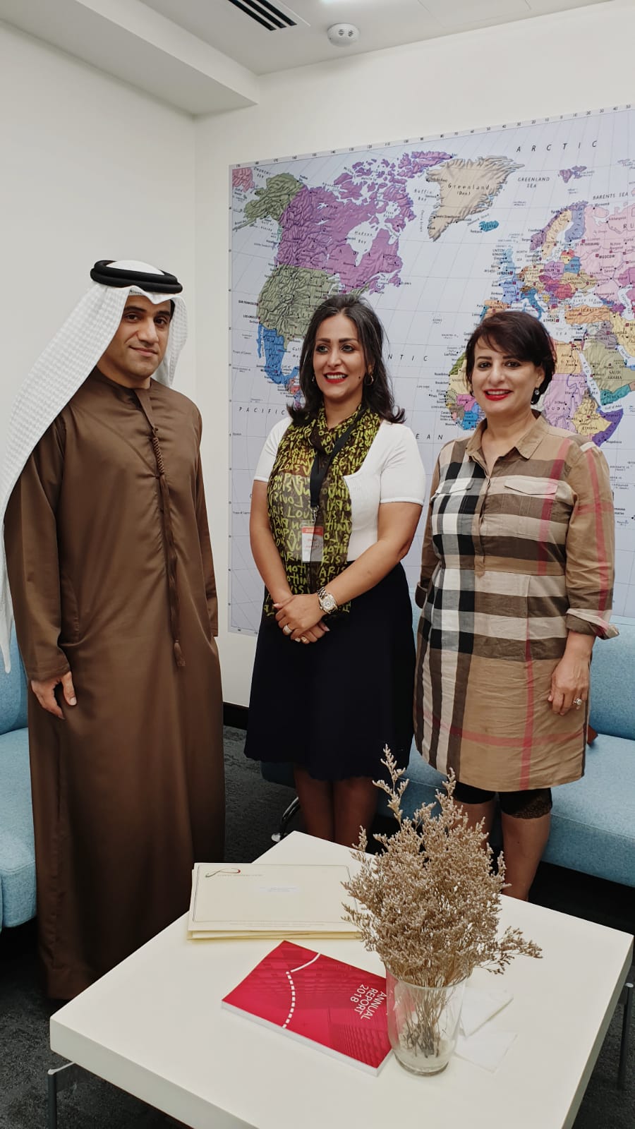 مدير الشؤون التنفيذية في العربية للطيران تسلم دعوة المشاركة في معرض الكويت للطيران 2020